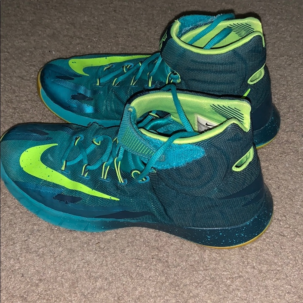 Kyrie Hyper Rev’s